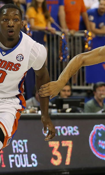 Florida Gators hang on to beat Arkansas at home